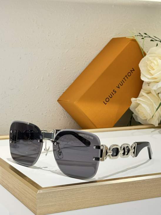 Picture of Louis Vuitton Sunglasses _SKUfw75326416fw